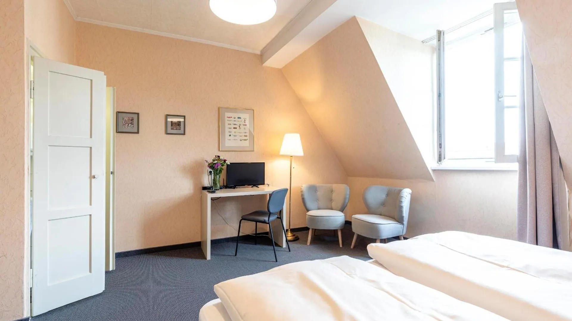 Hotel-Pension Am Siegestor München 3*,